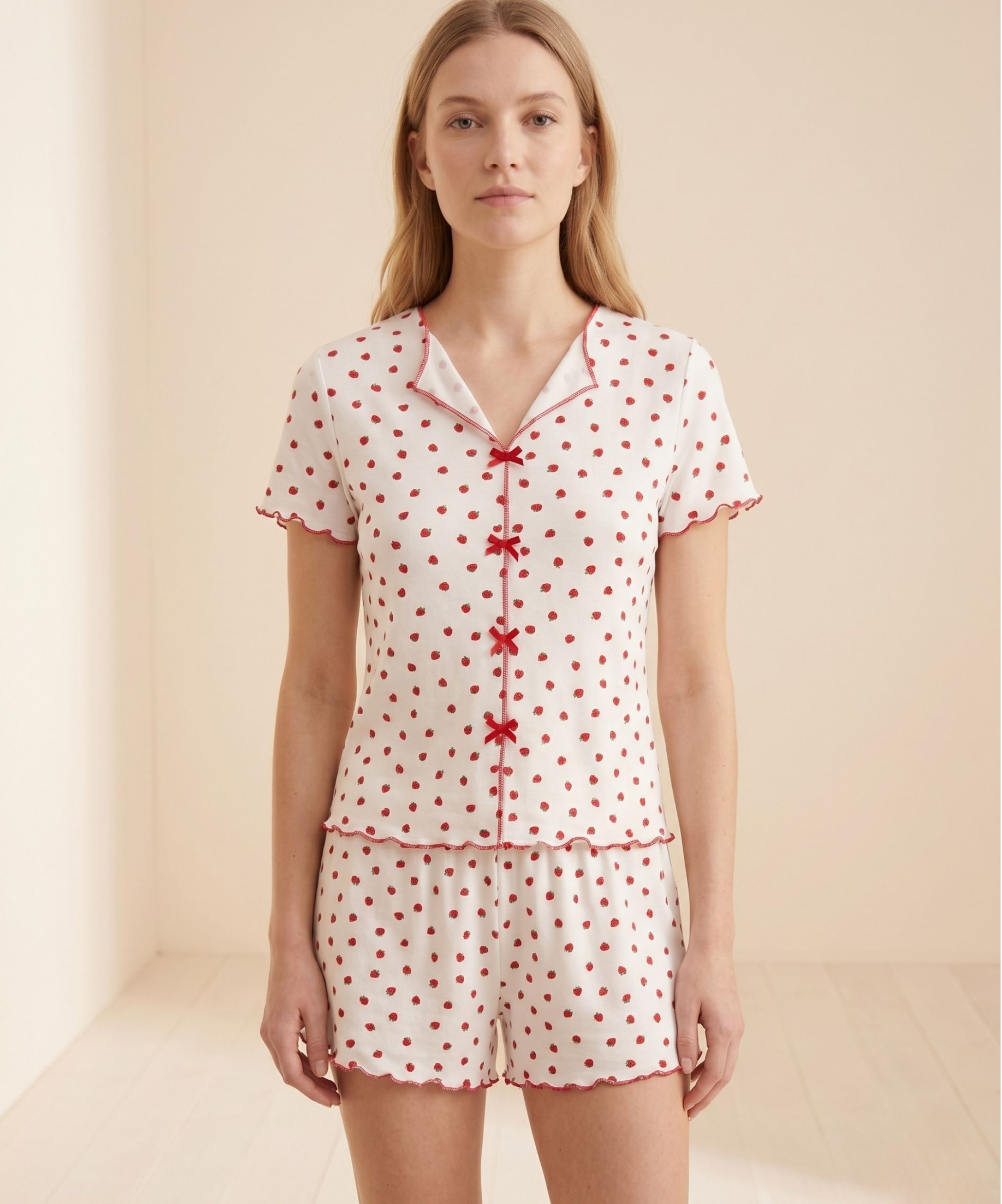 Desenli Şortlu Kadın Pijama Takımı - ÇİLEKLİ